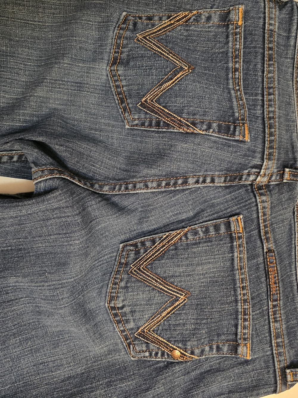 Wrangler Women's Straight Blue Denim Jeans with Contrast Stitching